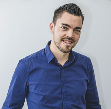 Portrait of an Ipanova consultant in a blue shirt against a light background